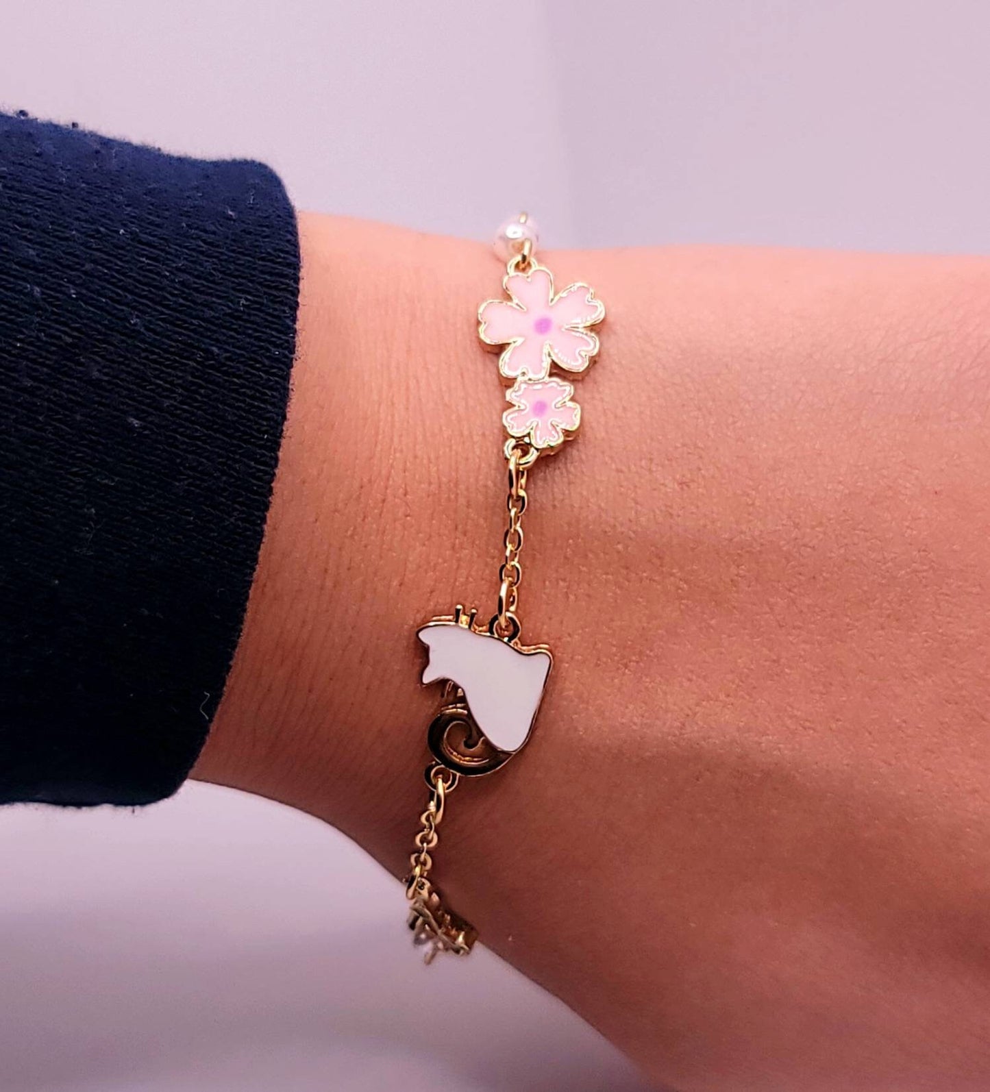 White Cat Charm Bracelet | Pink Cherry Blossom Bracelet | Japanese Lolita | Sitting Cat Charm | Gold Dainty Pearls Bracelet | Gift for Her
