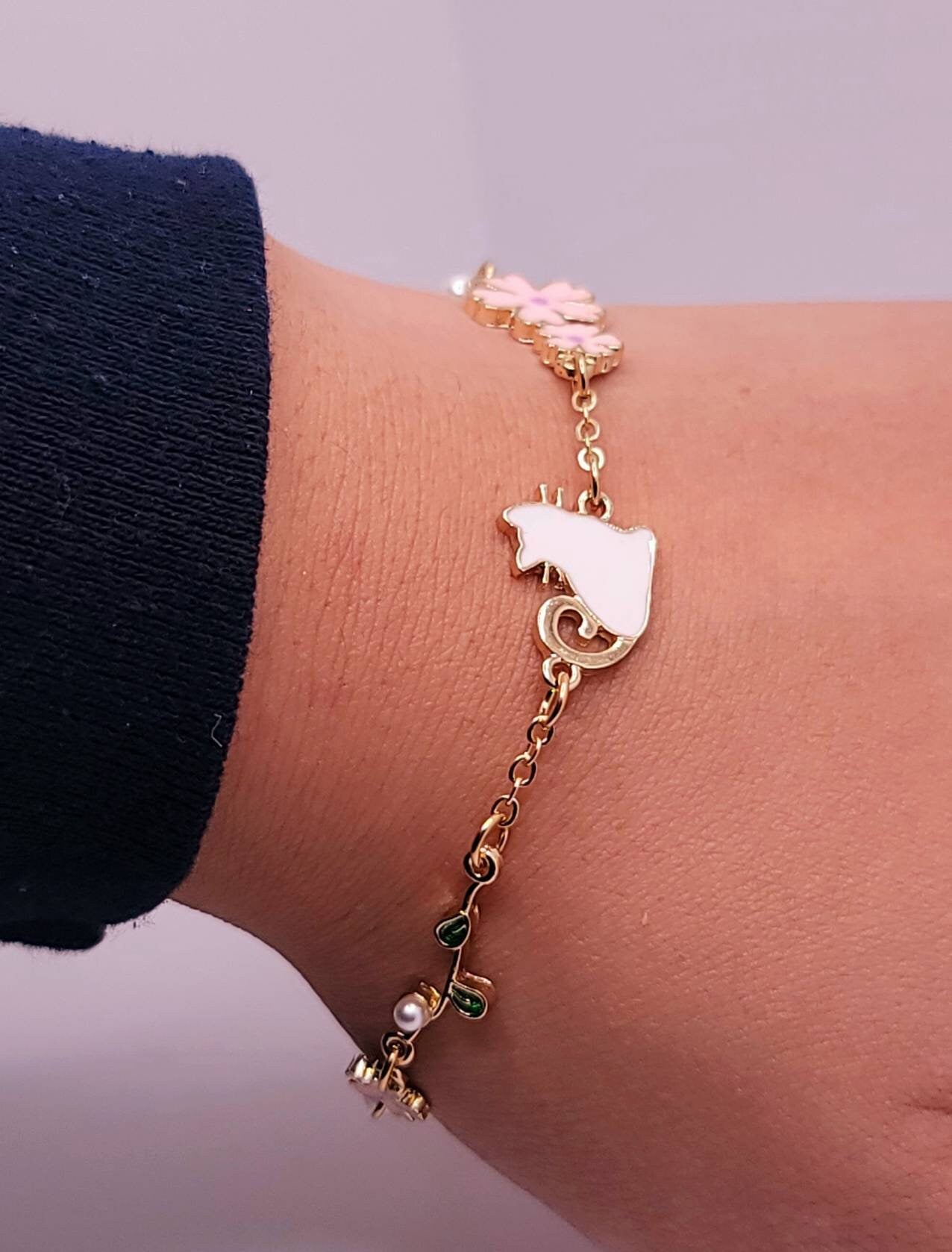 White Cat Charm Bracelet | Pink Cherry Blossom Bracelet | Japanese Lolita | Sitting Cat Charm | Gold Dainty Pearls Bracelet | Gift for Her