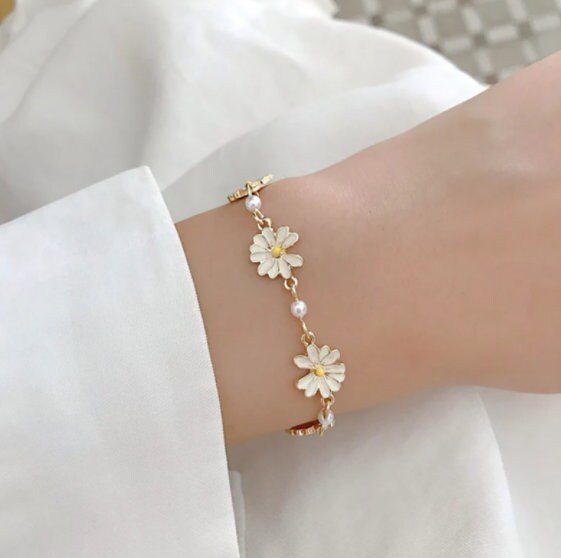 Daisy Bracelet | Flower Charm Bracelet | White Flower Chain Bracelet | Dainty Bracelet | Floral Charm | Gift for Her