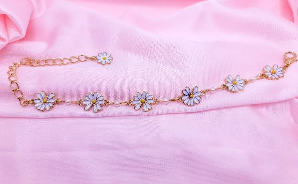 Daisy Bracelet | Flower Charm Bracelet | White Flower Chain Bracelet | Dainty Bracelet | Floral Charm | Gift for Her